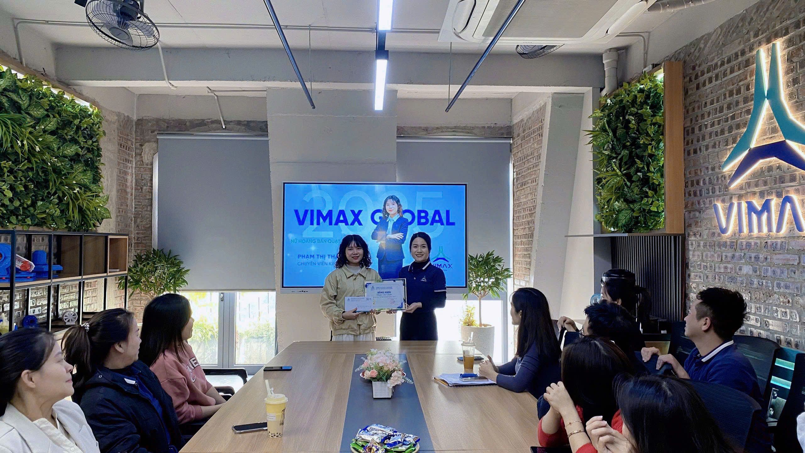 VINH DANH NHÂN VIÊN KINH DOANH ĐẠT THÀNH TÍCH XUẤT SẮC NĂM 2025